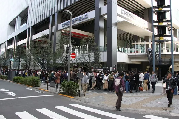 秋叶原UDX的Savonius广场位于电器街出口的北面